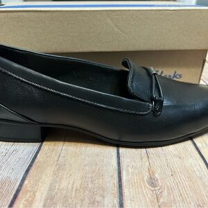 Clarks Women's Black Leather Flats
